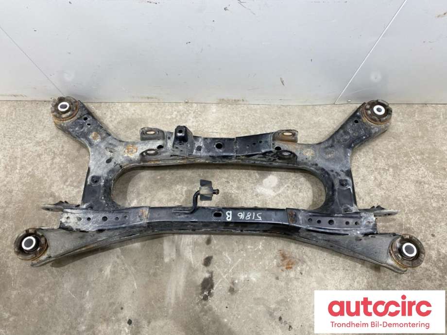 Travers bak til Toyota Camry 2019-->>  (51206-33120|5120633120|)