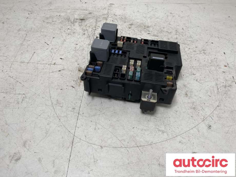 Sikringsboks motorrom til Volvo XC90 2015-2025 (Type II) (..|31676132|31398004|)