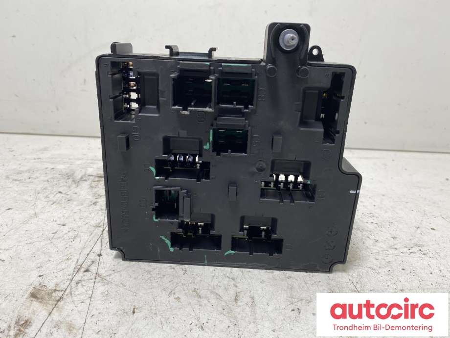 Sikringsboks motorrom til Volvo XC90 2015-2025 (Type II) (..|31676132|31398004|)