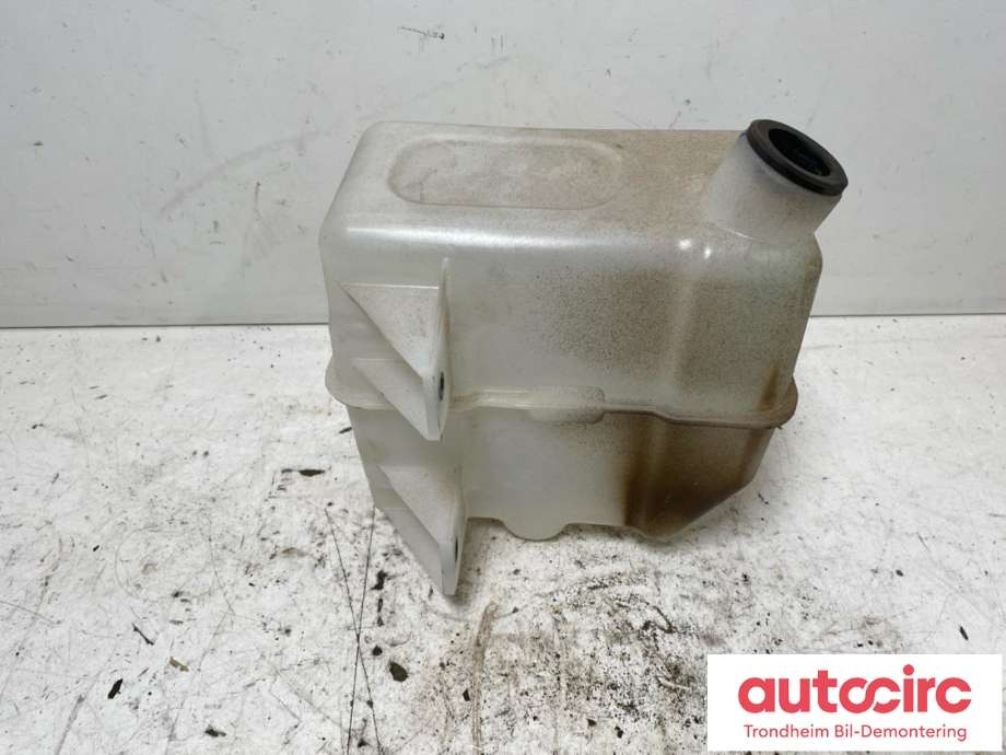 Spylertank foran til Maxus e-Deliver 9 2020-->>  (MED PUMPE|..|)