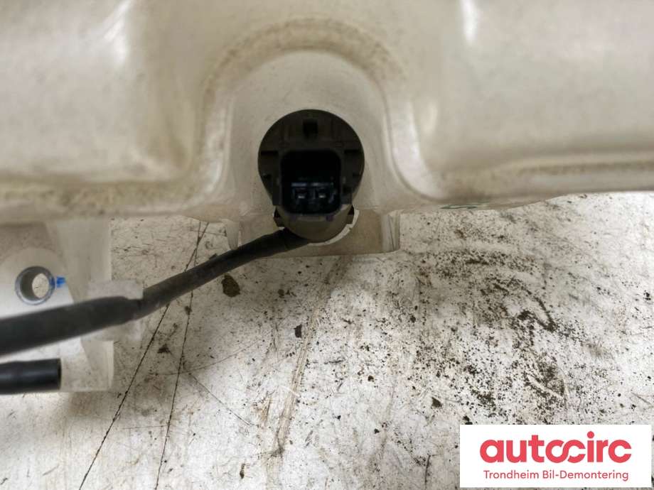 Spylertank foran til Maxus e-Deliver 9 2020-->>  (MED PUMPE|..|)