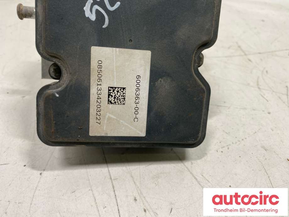 ABS sentral til Tesla Model S 2013-2016 (Fase 1)  (6006363-00-C|1038119-00-D|1037797-00-B|1037797-00-C|1037797-00-D|0-D|6006363-00-E|1008391-00-A|1008391-00-B)