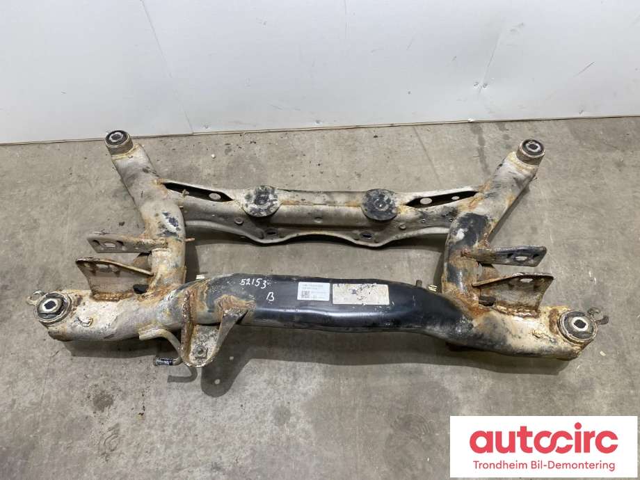 Travers bak til VW Passat, 2015-2019 (Fase 1) (B8) (B8) (..|3Q0505235M)