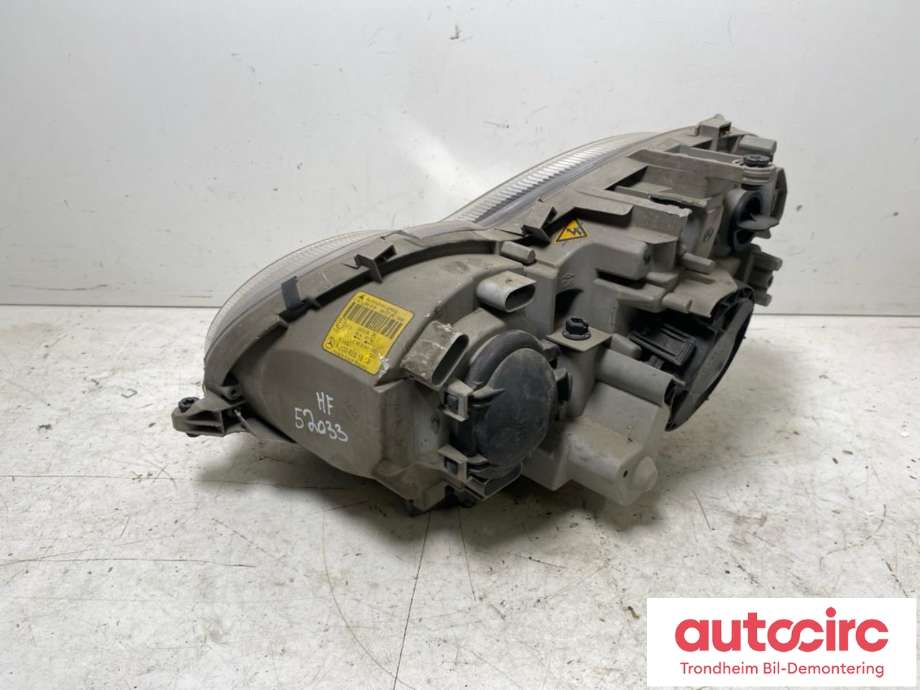 Frontlykt høyre xenon til Mercedes C-Klasse 2004-2007 (Fase 2) (W203) (W203) (AUTOMOTIVE LIGHTING|A 203 820 38 61|A 203 820 18 59|A 203 820 36 59)