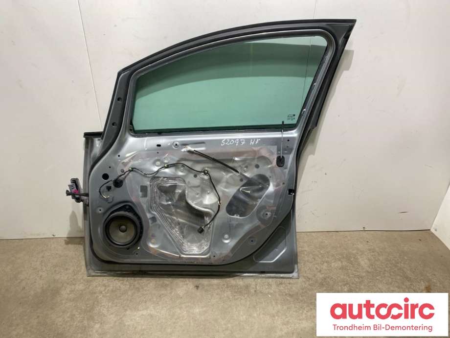Dør høyre foran til Opel Astra J 2010-2015  (13285607|13330766|)