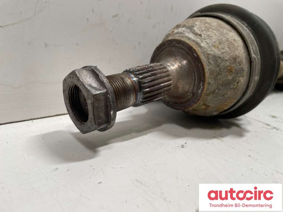 Drivaksel venstre foran, diesel/manuell til Peugeot 5008 2010-2017 (Type I)  (3273 QL|3273 QK|)