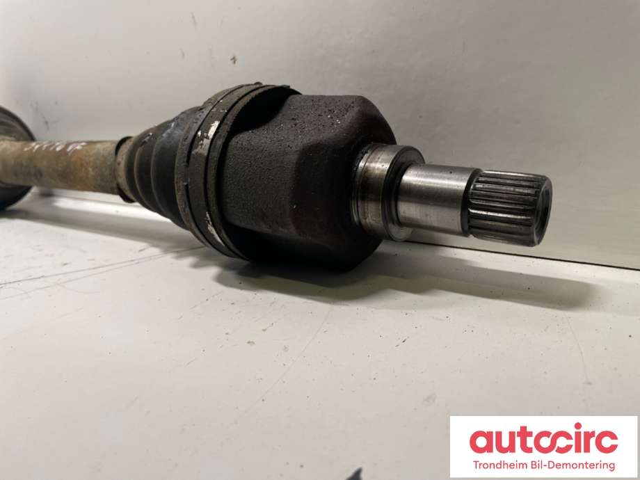 Drivaksel venstre foran, diesel/manuell til Peugeot 5008 2010-2017 (Type I)  (3273 QL|3273 QK|)