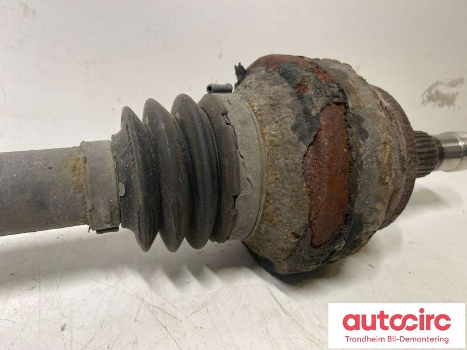 Drivaksel venstre bak, diesel/automat til Mercedes CLS 2011-2017 (C218) (C218) (A2213501910|A2213500810|)