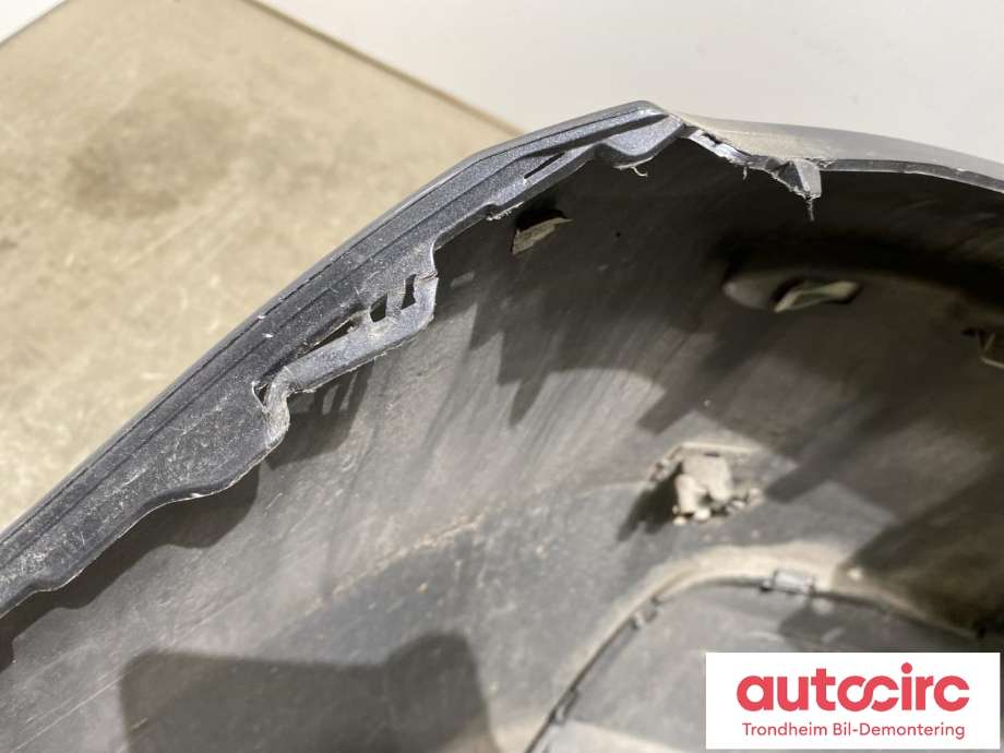 Støtfanger bak sedan til BMW 5-Serie 2010-2017 (F10/F11) (F10/F11) (..|51128048594|51122223018|)