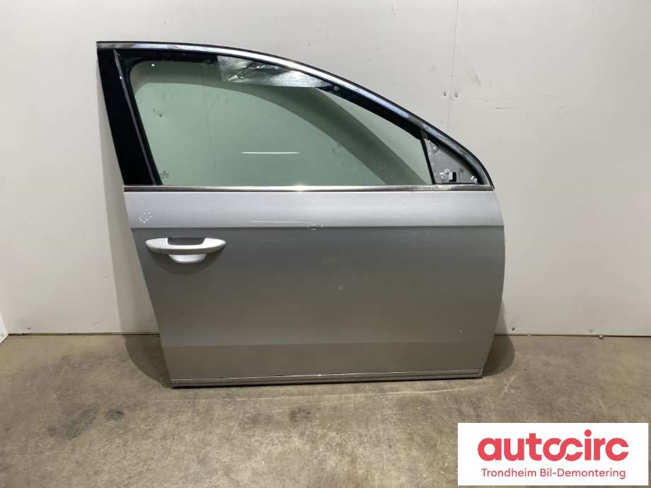 Dør høyre foran til VW Passat, 2011-2015 (B7) (B7) (3AA831056)