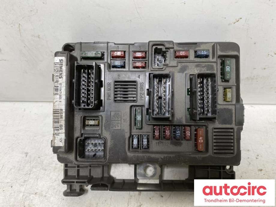 Sikringsboks motorrom til Citroën C5 2001-2004 (Type I, Fase 1) (..|9643498680|)