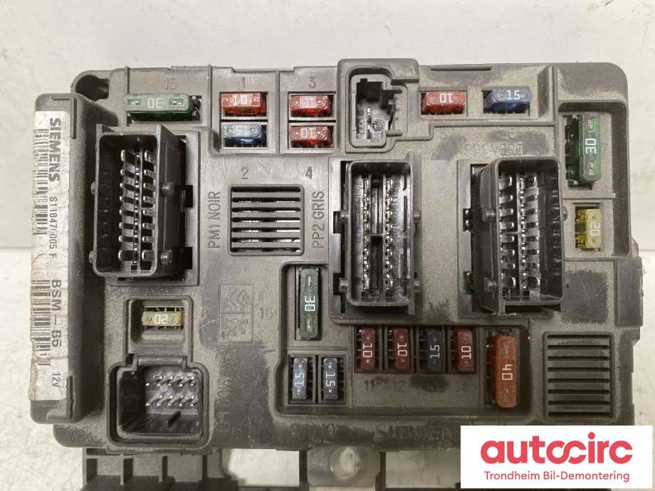 Sikringsboks motorrom til Citroën C5 2001-2004 (Type I, Fase 1) (..|9643498680|)