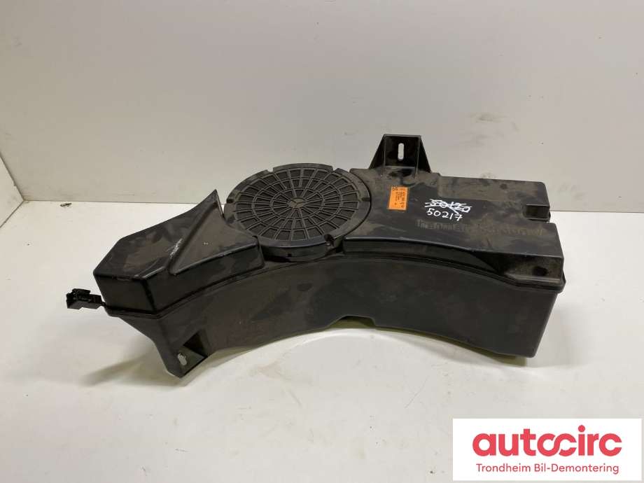 Bilstereo sub-woofer til Mercedes E-Klasse 2009-2013 (Fase 1) (W212) (W212) (HARMAN BECKER|A2128202202|A 212 820 22 02|)