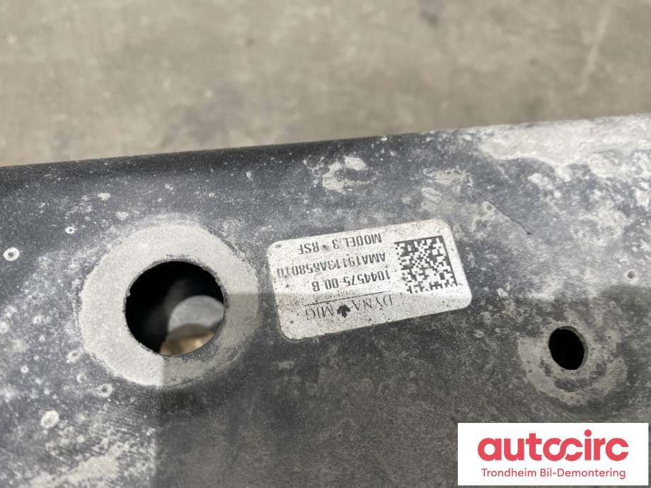 Travers bak til Tesla Model 3 2018-2023 (Fase 1) (1044575-99-E|1044575-00-B|1044575-00-C| 1044575-98-E| 1044575-00-F| 1044575-99-F| 1044580-00-B| 1044580-00-C| 1044580-00-D| 1044580-01-C| 1044580-01-D)