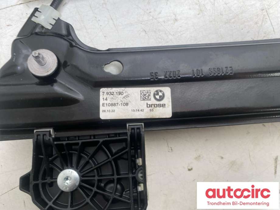 Ruteheis høyre bak til BMW iX 2021-->> (I20) (I20) (BROSE|7932190|51355A0DAB2|67625A84FC2)