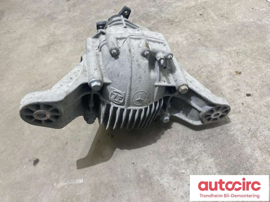 Kardang klokke bak til Mercedes ML 2005-2011 (W164) (W164) (UTVEKSLING: 3.45|A1643500414|A 164 350 04 14|)