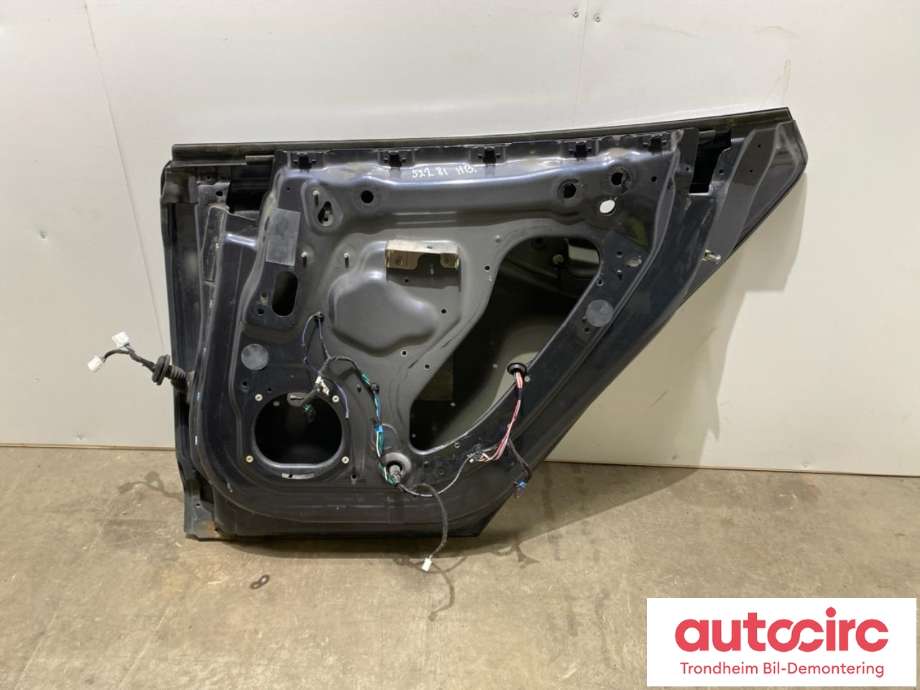 Dør høyre bak til Tesla Model S 2013-2016 (Fase 1) (6006566-E0-E|1584772-E0-A|6006566-E0-F| 6006566-E0-G| 6006566-E0-H)