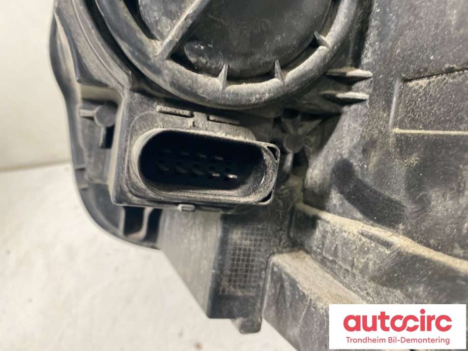 Frontlykt høyre xenon til Ford Transit 2014-->>  (2092778|GN1A13N021AA|KK31-13W029-DD)