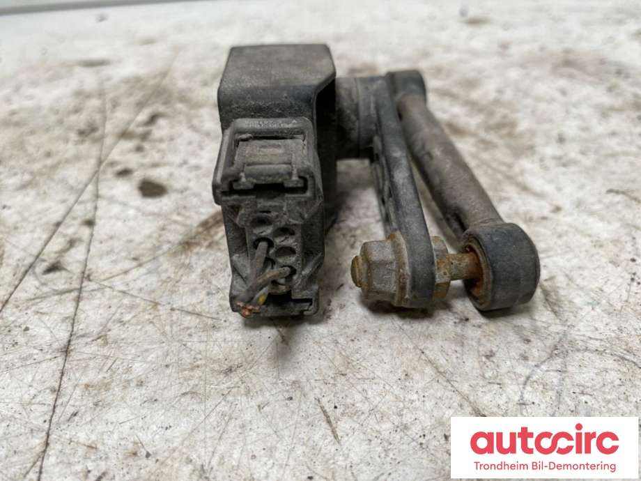 Sensor nivå, venstre bak til Mercedes Vito 2014-->> (W447) (W447) (..|A0045429918|A 004 542 99 18|)