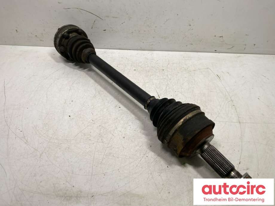Drivaksel venstre foran, diesel/automat til Mercedes Vito/Viano 2004-2010 (Fase 1) (W639) (W639) (A6393300701|)