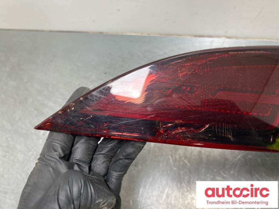 Baklykt venstre ytre til Jaguar I-PACE 2018-->>  (T4K1826| J9D313405CC|T4K16644| J9D313405CD|)