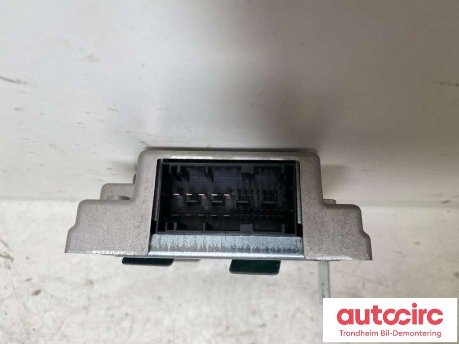 Bilstereo forsterker til BMW X2 2018-->> (F39) (F39) (..|65122622758|65122622761|)