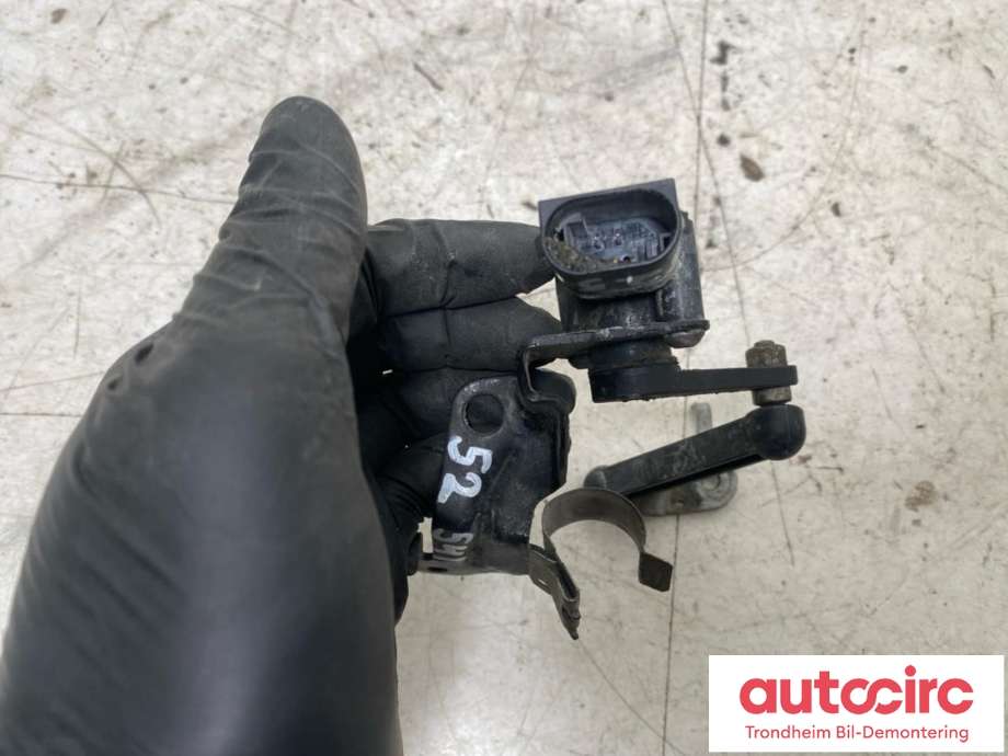 Sensor nivå, høyre foran til BMW X2 2018-->> (F39) (F39) (..|6895466|37146895466|)
