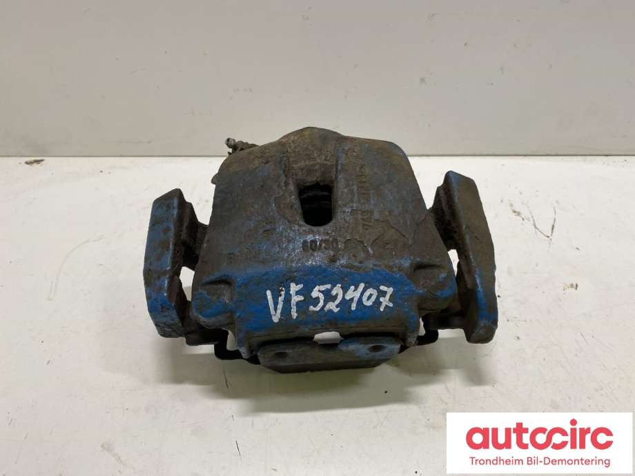 Bremsecaliper venstre foran til BMW X5 2013-2018 (F15) (F15) (MED KLAVE|34116776783|34 11 6 776 783|)