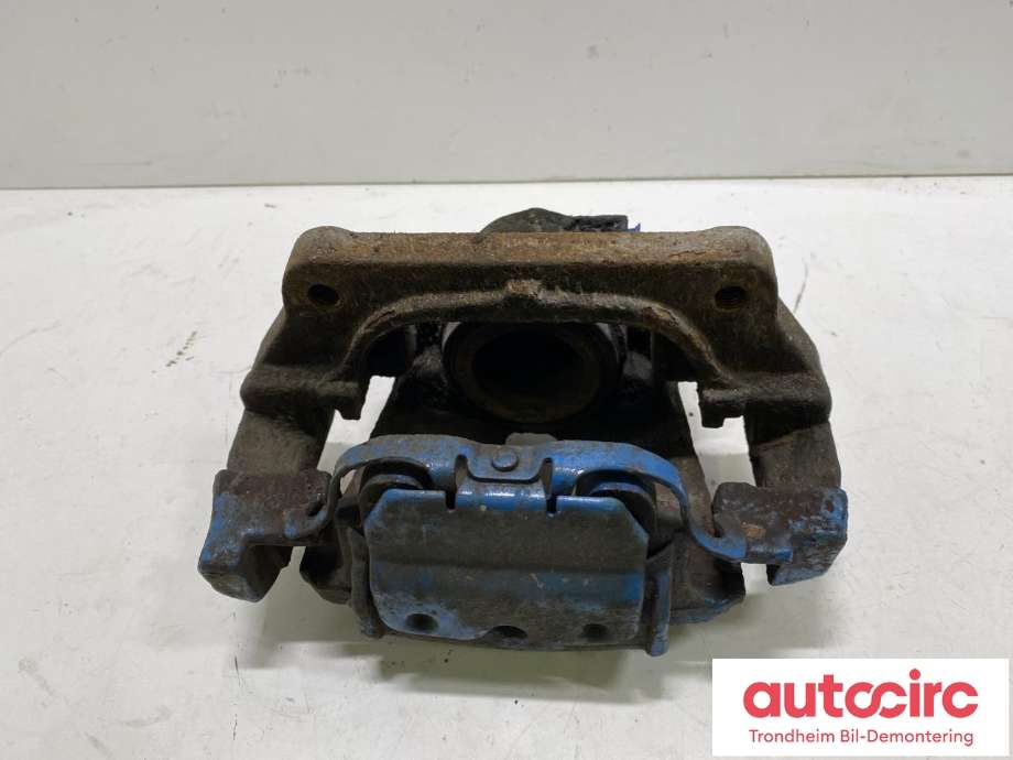 Bremsecaliper venstre foran til BMW X5 2013-2018 (F15) (F15) (MED KLAVE|34116776783|34 11 6 776 783|)