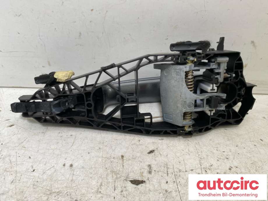 Dørhåndtak utv venstre bak til BMW X2 2018-->> (F39) (F39) (..|51217396307|51217401209|)
