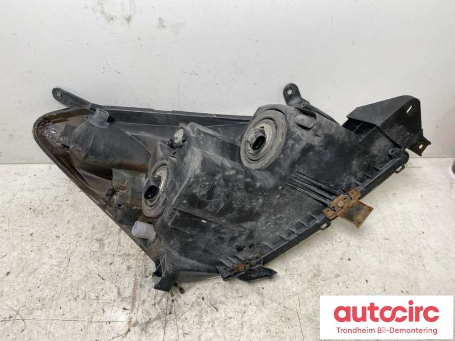 Frontlykt venstre halogen til Toyota Verso 2004-2009 (Type II)  (..|81170-0F010|811700F010|)