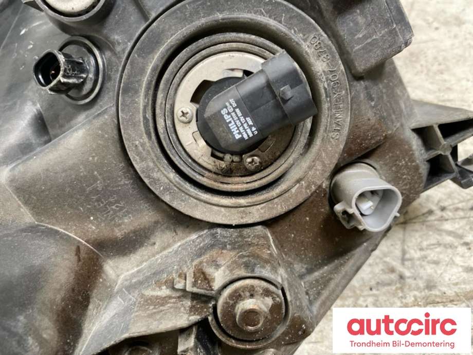 Frontlykt venstre halogen til Toyota Verso 2004-2009 (Type II)  (..|81170-0F010|811700F010|)