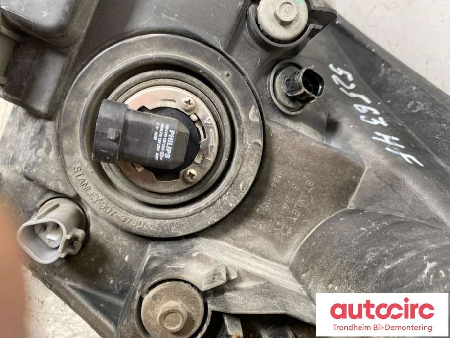 Frontlykt høyre halogen til Toyota Verso 2004-2009 (Type II)  (..|81130-0F010|811300F010|)