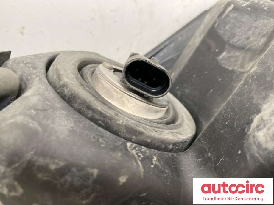 Frontlykt høyre halogen til Toyota Verso 2004-2009 (Type II)  (..|81130-0F010|811300F010|)