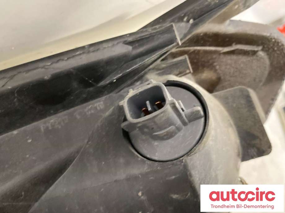 Frontlykt høyre halogen til Toyota Verso 2004-2009 (Type II)  (..|81130-0F010|811300F010|)