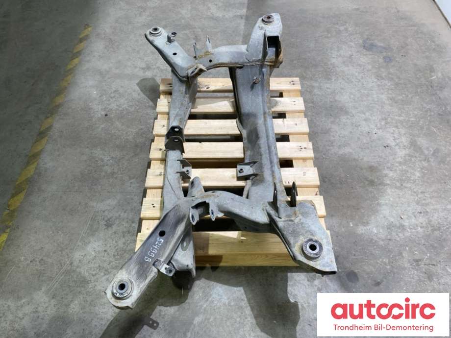 Travers bak til Mitsubishi Outlander 2015-->> (Type III, Fase 2)  (4100A324|)