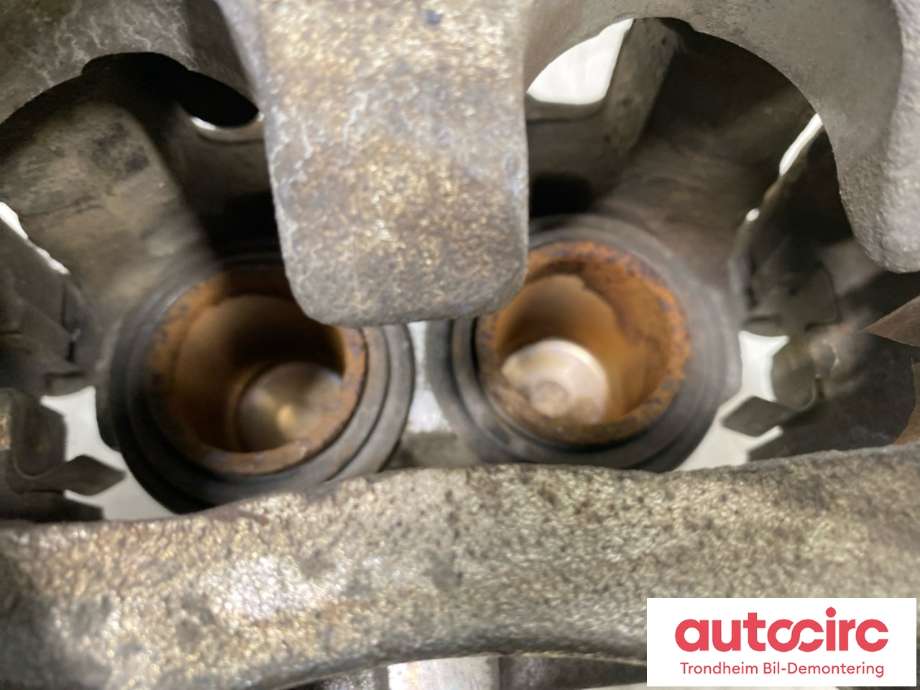 Bremsecaliper høyre foran til Mitsubishi Outlander 2015-->> (Type III, Fase 2)  (4605B472|)