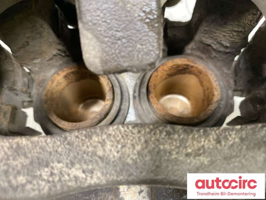 Bremsecaliper venstre foran til Mitsubishi Outlander 2015-->> (Type III, Fase 2)  (4605B471|)