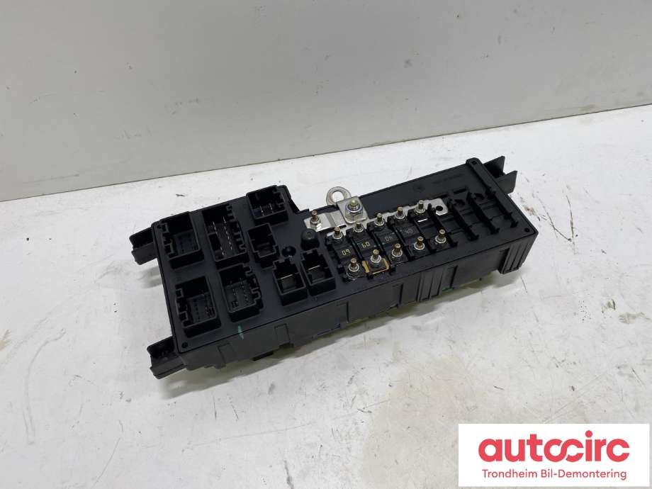 Sikringsboks motorrom til Volvo V70 2005-2007 (Type II, Fase 2)  (..|30728008|518828108|)