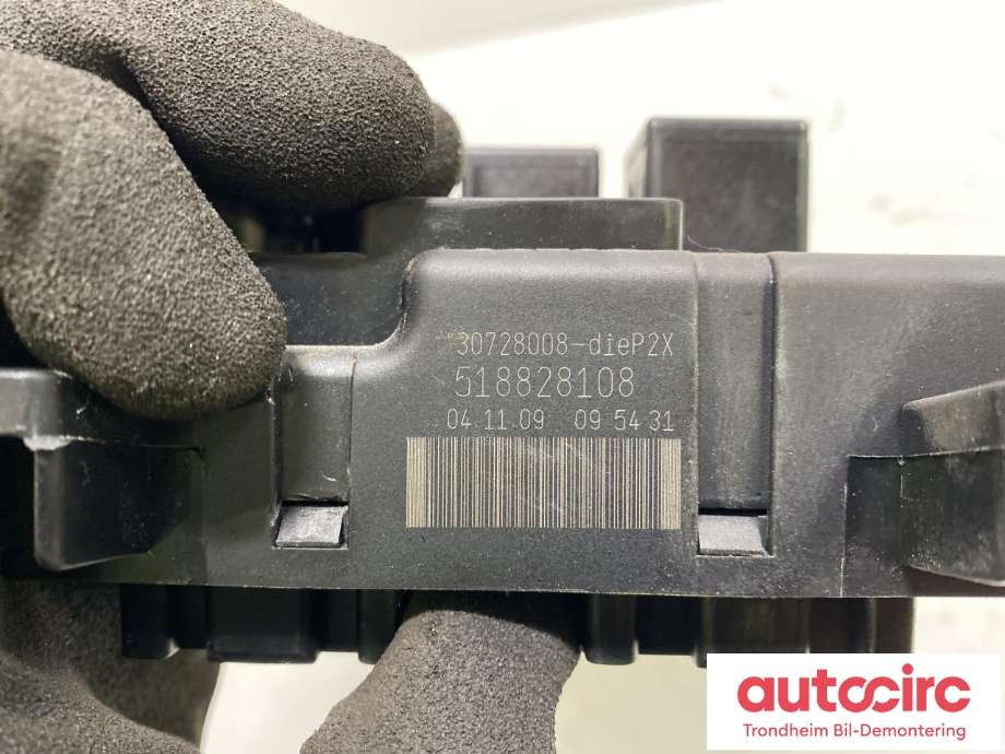 Sikringsboks motorrom til Volvo V70 2005-2007 (Type II, Fase 2)  (..|30728008|518828108|)