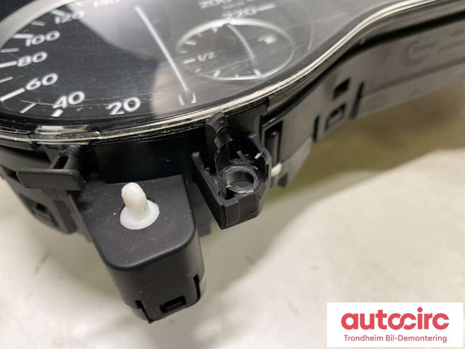 Instrumentpanel til Mercedes Vito 2014-->> (W447) (W447) (LES INFO|A4479006808|A4479001911|A4479004823| A 447 900 19 11| A 447 900 48 23| A 447 900 68 08)