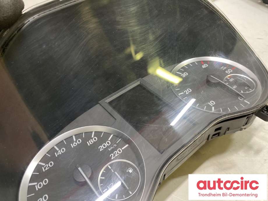 Instrumentpanel til Mercedes Vito 2014-->> (W447) (W447) (LES INFO|A4479006808|A4479001911|A4479004823| A 447 900 19 11| A 447 900 48 23| A 447 900 68 08)