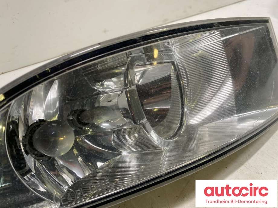 Tåkelykt høyre foran til Škoda Octavia 2009-2013 (Type II, Fase 2)  (LES INFO|1Z0941702C|1Z0941700C|1Z0 941 702 C| 1Z0 941 700 C)