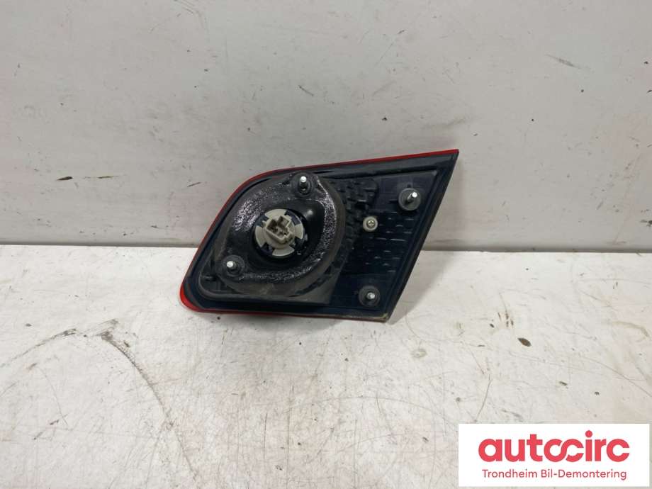 Baklykt venstre indre til Subaru Legacy 2009-2015  (84912AJ200|)
