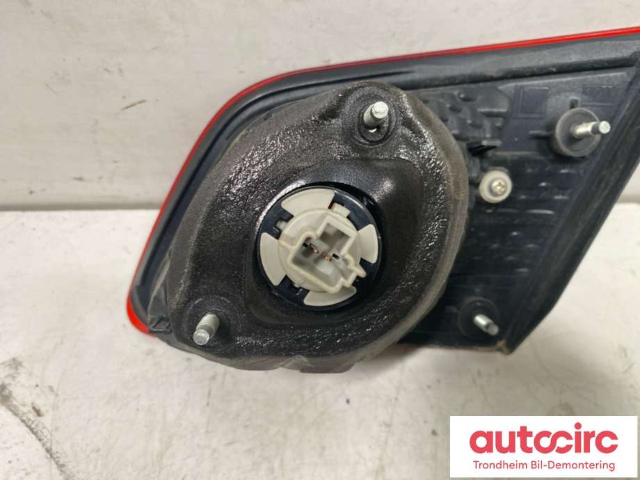 Baklykt venstre indre til Subaru Legacy 2009-2015  (84912AJ200|)