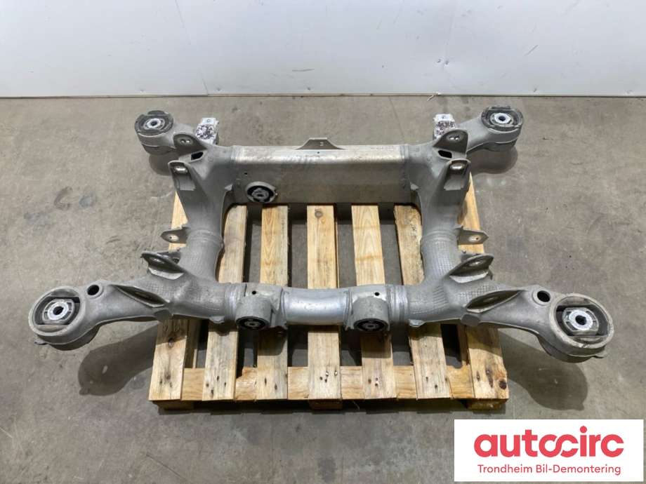 Travers bak til BMW 5-Serie 2010-2017 (F10/F11) (F10/F11) (...|33316798545|33 31 6 798 545|)