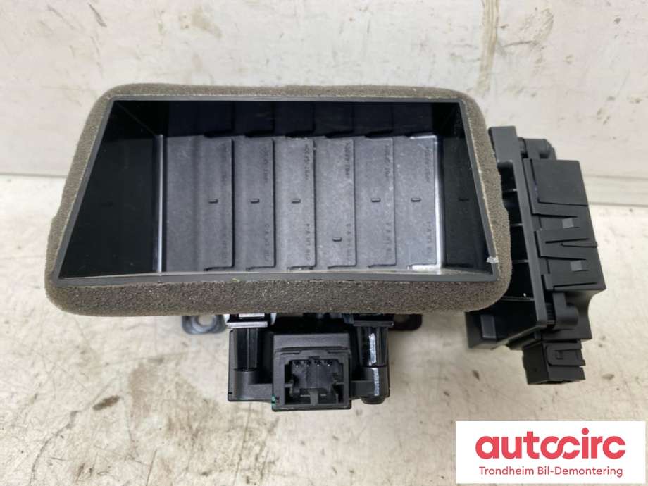 Dashbord friskluftdyse midtkonsoll til Fisker Ocean 2022-2024 (VENSTRE MIDT|RZ100583N000|L0386430AA01|)