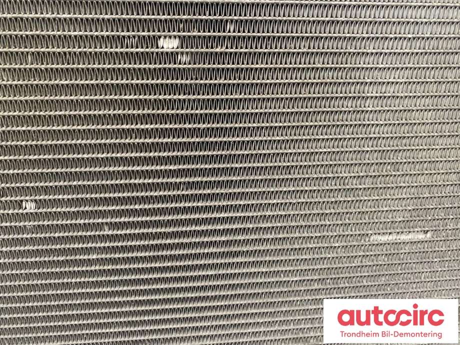 Radiator (automat gir) til BMW X3 2007-2010 (Fase 2) (E83) (E83) (3400013|17113400013|17 11 3 400 013)