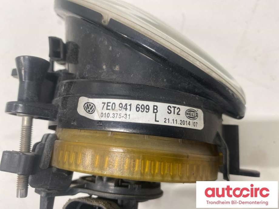 Tåkelykt venstre foran til VW Transporter / Caravelle 2009-2015 (Fase 2) (T5) (T5) (HELLA|7E0941699B|7E0 941 699 B|010.375-31)