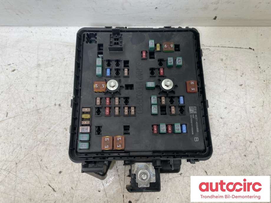 Sikringsboks til Ford E-Transit 2022-->>  (..|NK3T-14D068-BB|2699095|NK3T-14D068-BC)